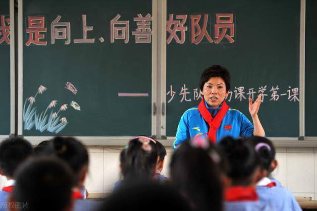 杜库雷在对阵卢顿的英超比赛中跟腱断裂，可能赛季报销，而埃泽脚踝受伤，对此霍奇森在发布会上说道：“冬窗引援是俱乐部的问题，当然，首先是主席帕里什和体育总监弗里曼的问题。